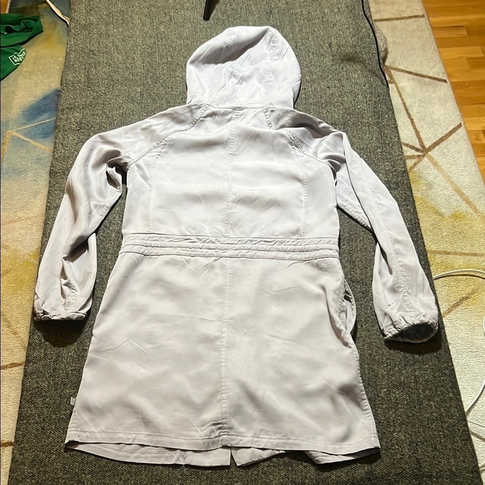 Lululemon City Stroll Jacket Tencel Silverscreen Light Gray Hooded sz 4 Like New - Picture 13 of 13